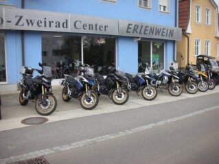 Motorräder für Probefahrt verfügbar